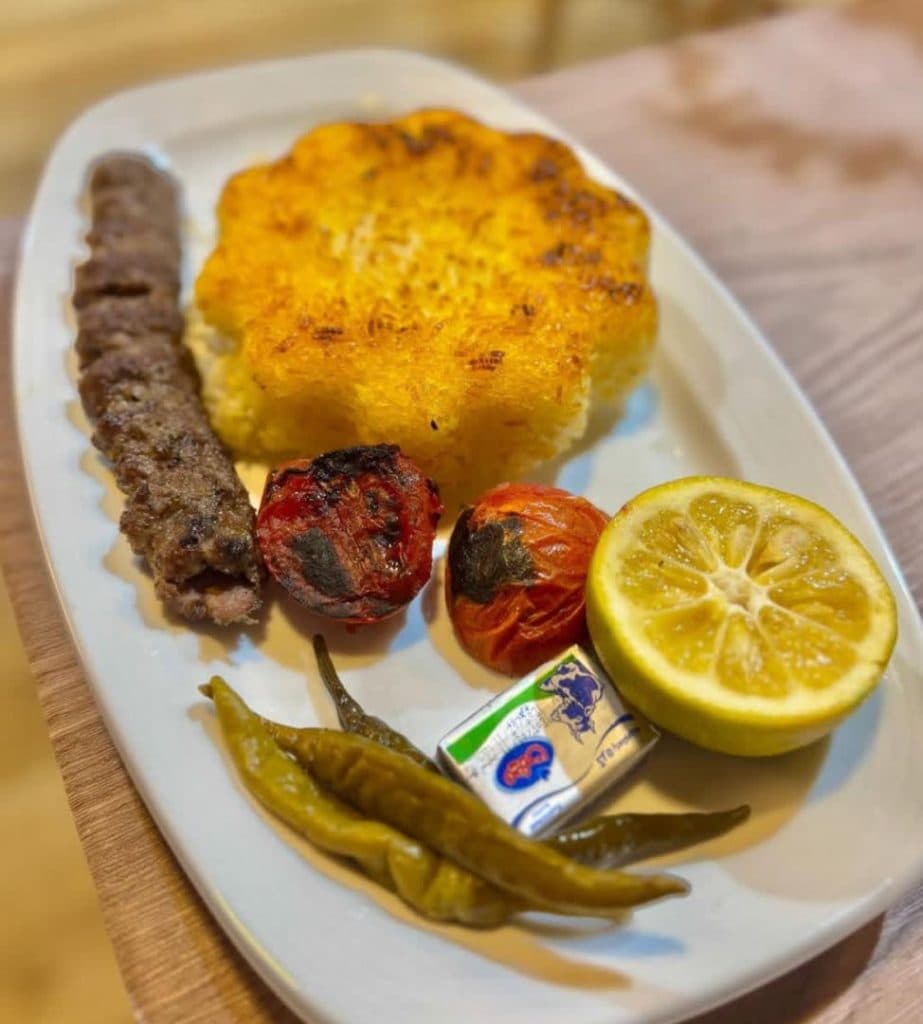 رستوران آتا در گلزار غربی کرج