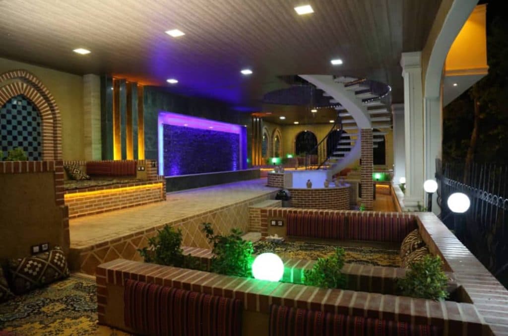 رستوران و سفره خانه سنتی آتامان در ویلا دره سرعین