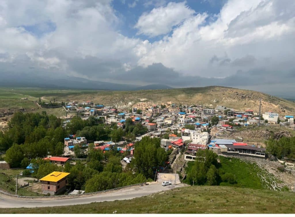 رستوران و سفره خانه سنتی آتامان در ویلا دره سرعین