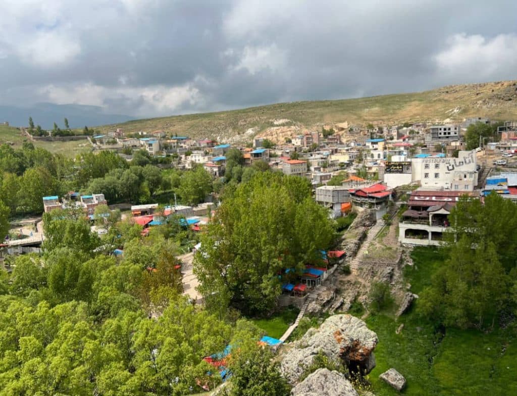 رستوران و سفره خانه سنتی آتامان در ویلا دره سرعین