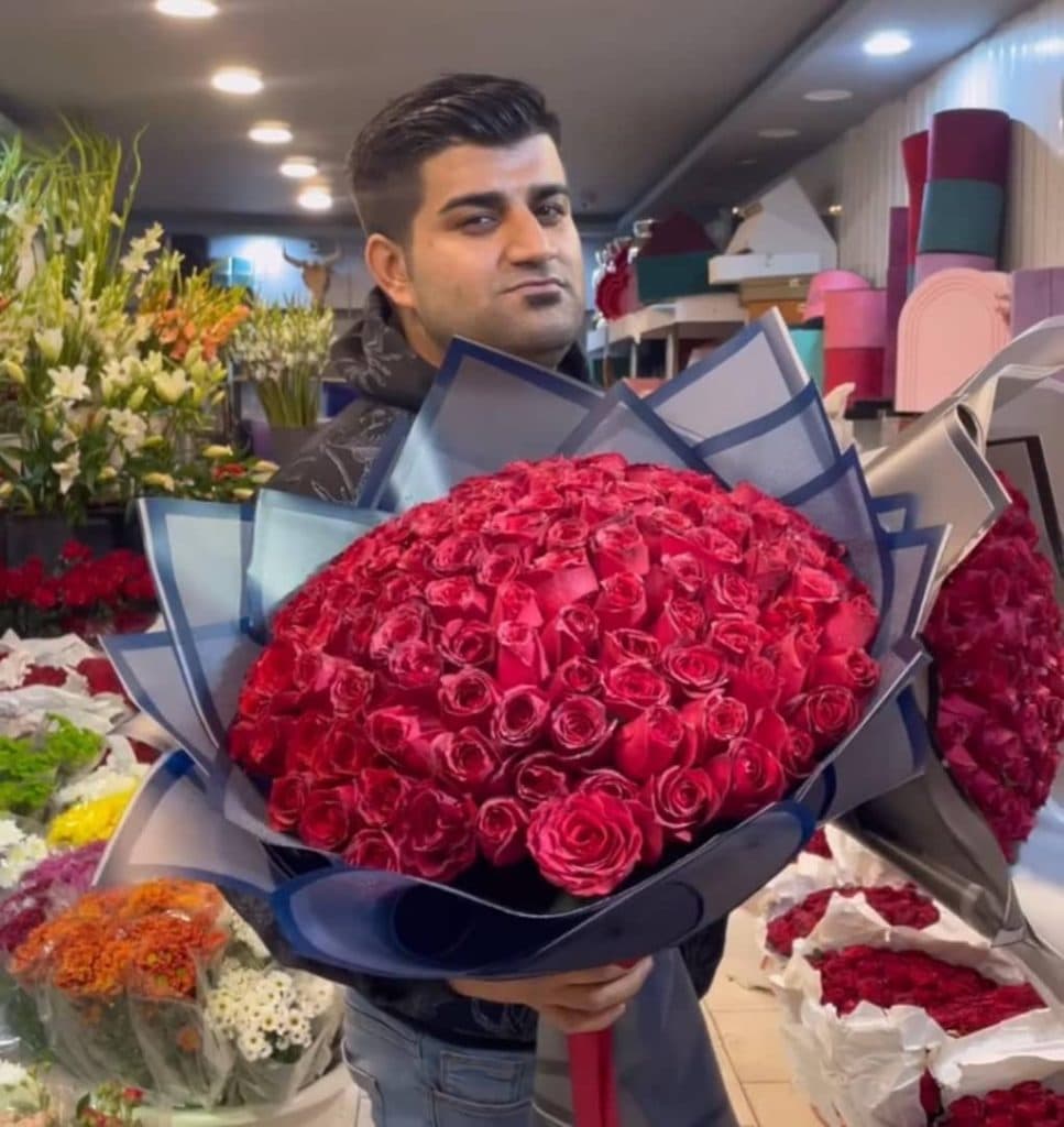 گل فروشی ریشه بهروز در خیام مشهد