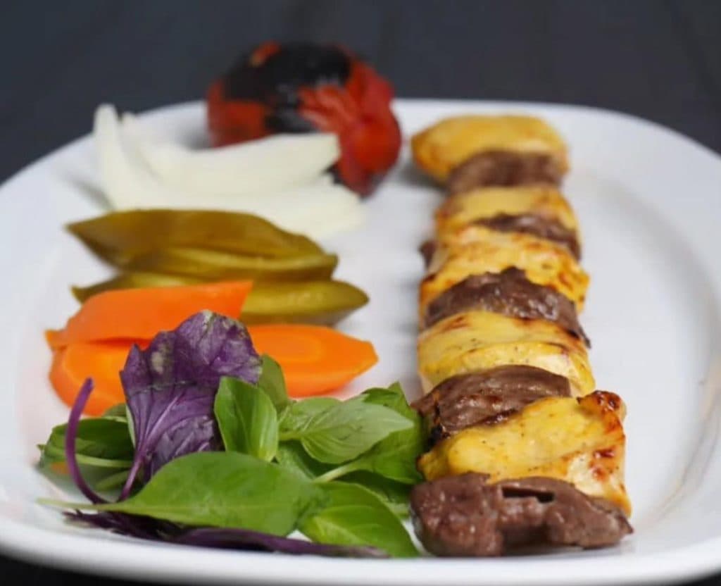 کباب سرای ونک فرهمند در شیخ بهائی شمالی تهران