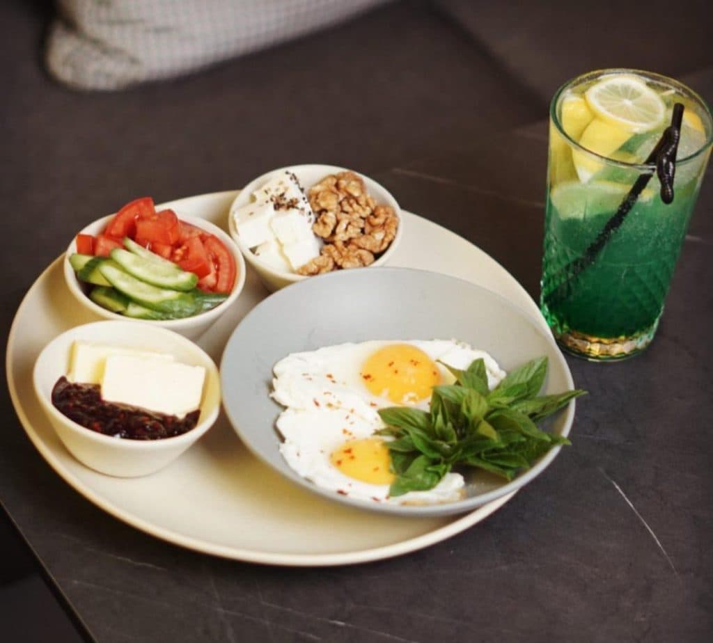 کباب سرای ونک فرهمند در شیخ بهائی شمالی تهران