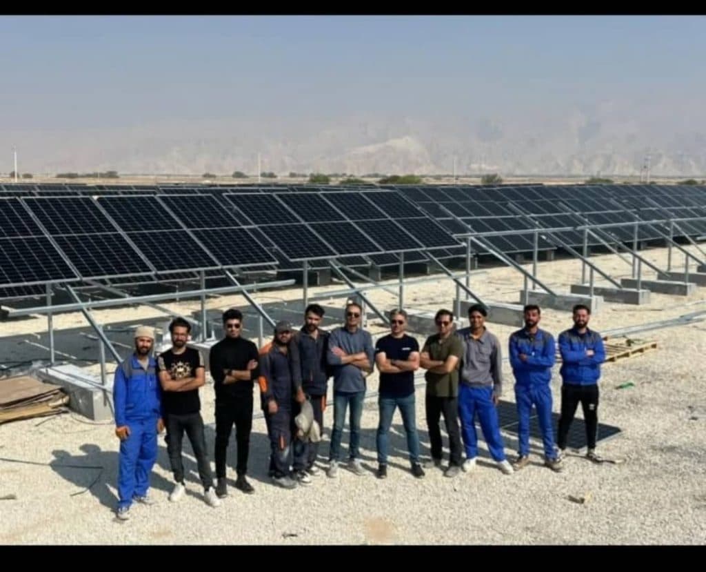 نصب و راه اندازی سیستم های خورشیدی حسین پور در بوشهر