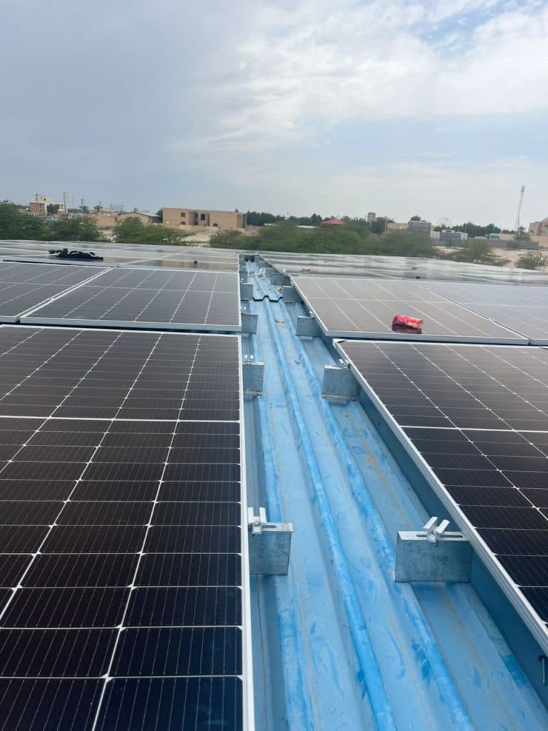 نصب و راه اندازی سیستم های خورشیدی حسین پور در بوشهر