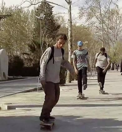 آموزش اسکیت برد نوید یعقوبی در جهانشهر کرج