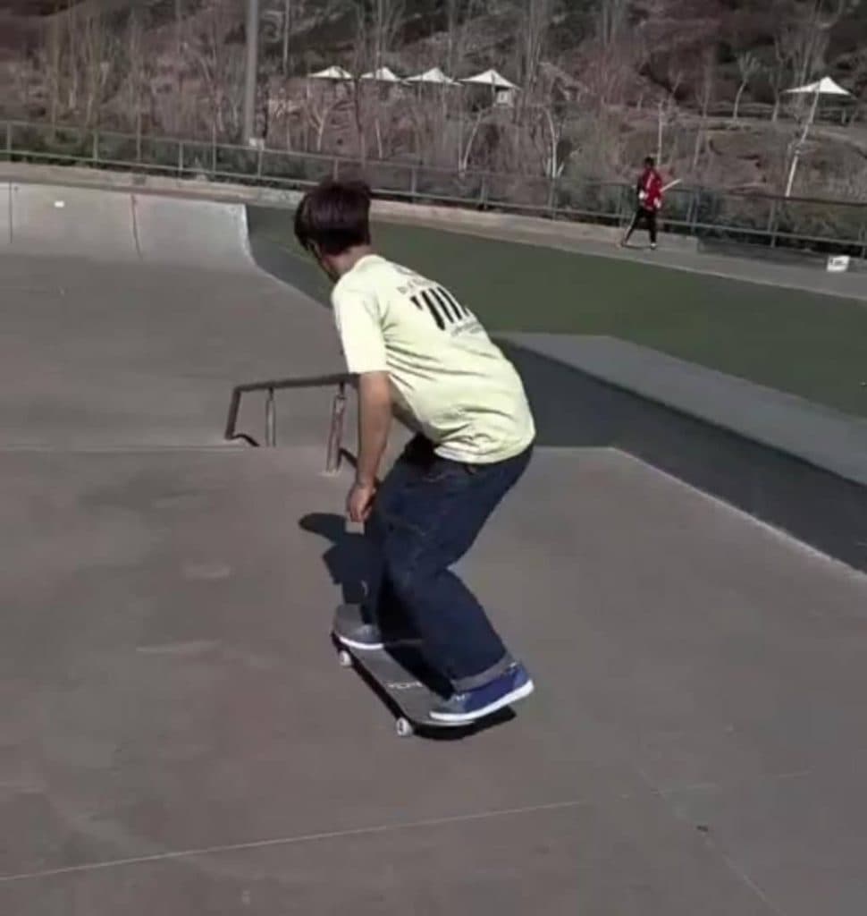 آموزش اسکیت برد نوید یعقوبی در جهانشهر کرج