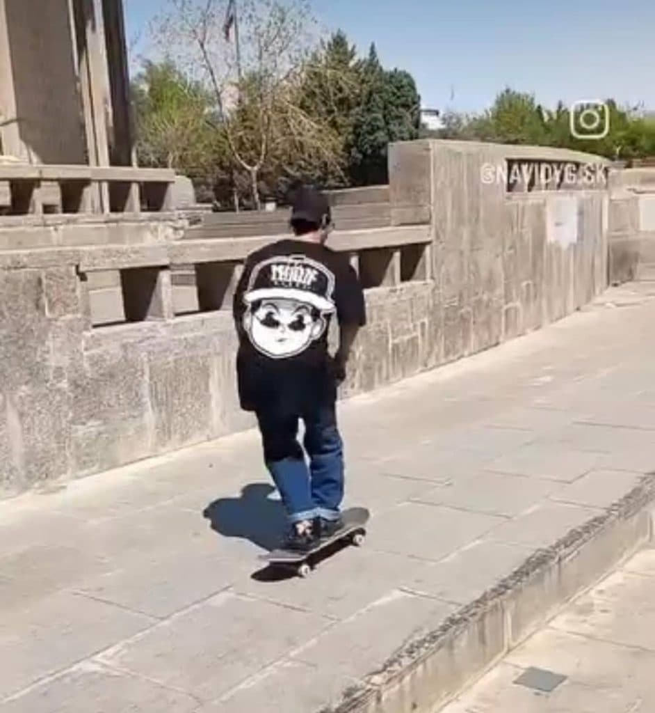 آموزش اسکیت برد نوید یعقوبی در جهانشهر کرج