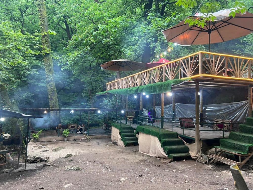 کافه رستوران هزار و یک شب در قلعه رودخان فومن