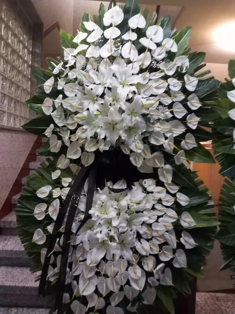 سفارش تاج گل نرگس در بهشت زهرا تهران