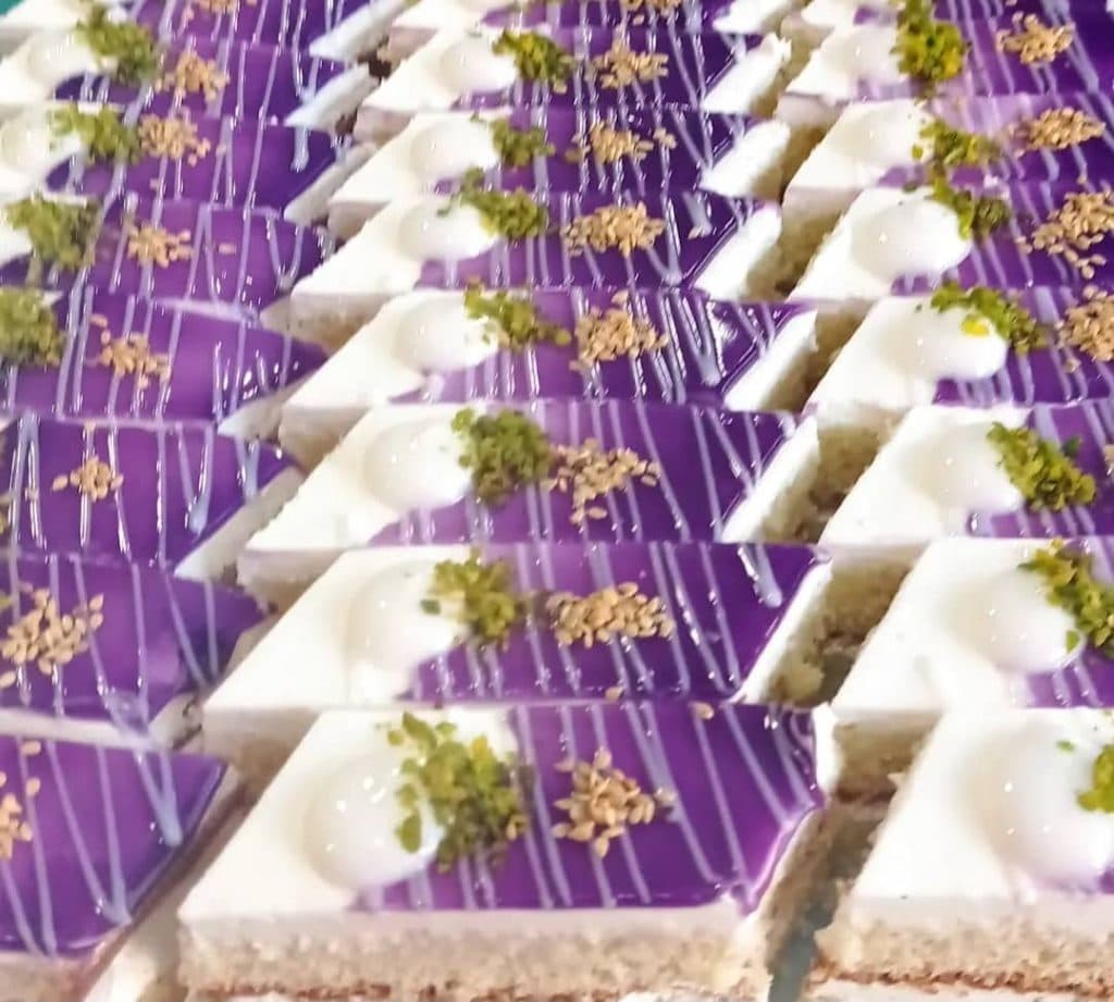 شیرینی سرای پاپیون در تربیت حیدریه