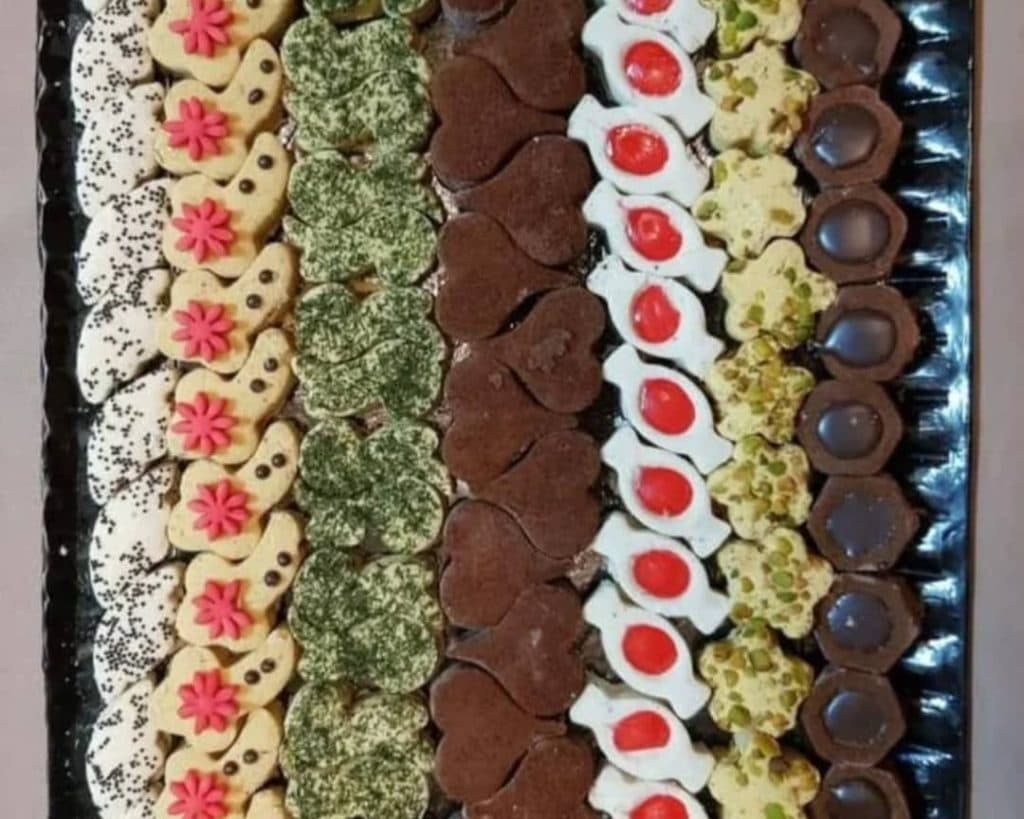 شیرینی سرای پاپیون در تربیت حیدریه