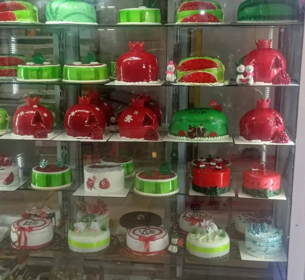 شیرینی سرای پاپیون در تربیت حیدریه