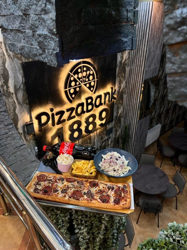پیتزا بانک 1889 در دامپزشکی تبریز