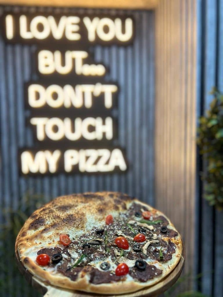 پیتزا بانک 1889 در دامپزشکی تبریز