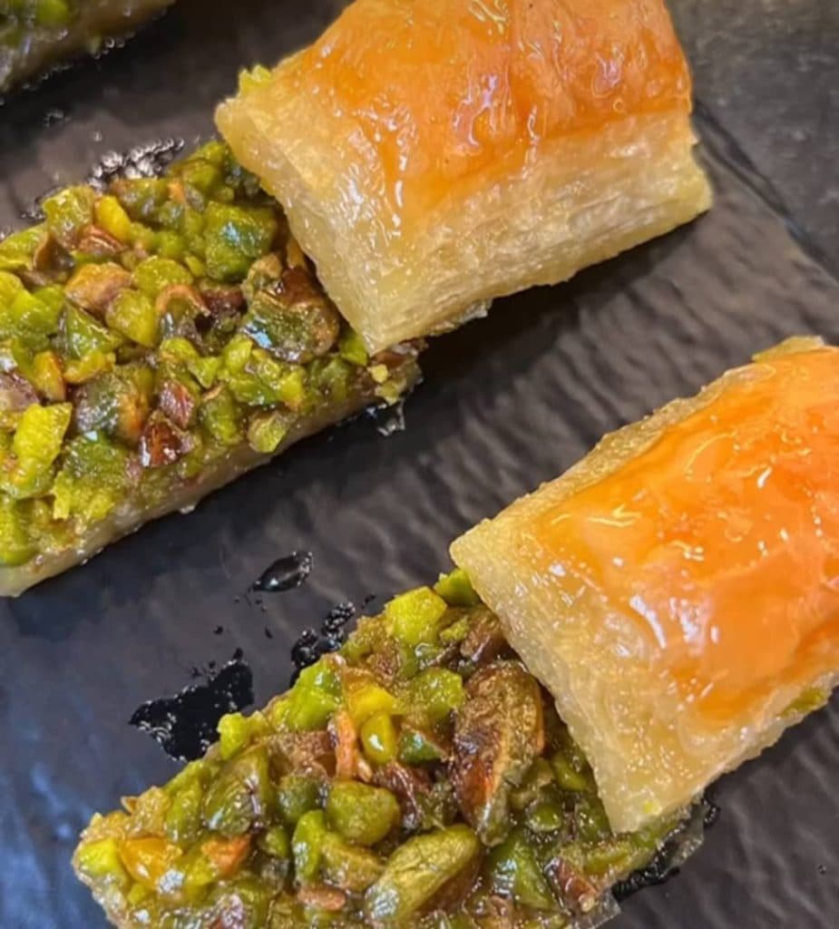 تولید فروش باقلوا استانبولی بابا کرم در تبریز