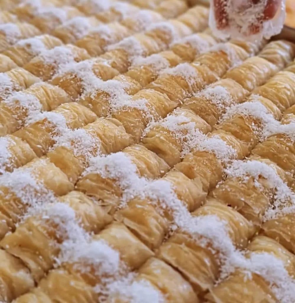 تولید فروش باقلوا استانبولی بابا کرم در تبریز