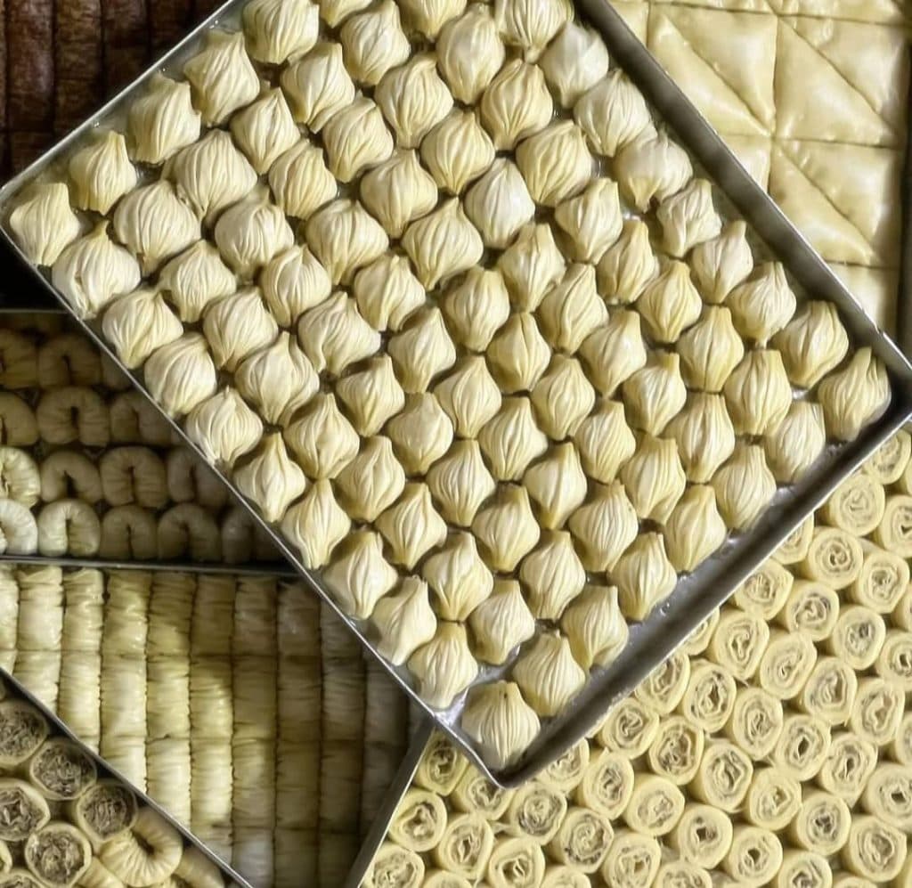 تولید فروش باقلوا استانبولی بابا کرم در تبریز