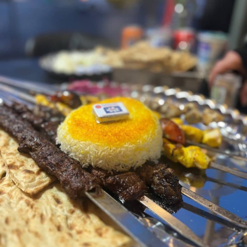 رستوران کیو کباب در جاده پیر بازار رشت