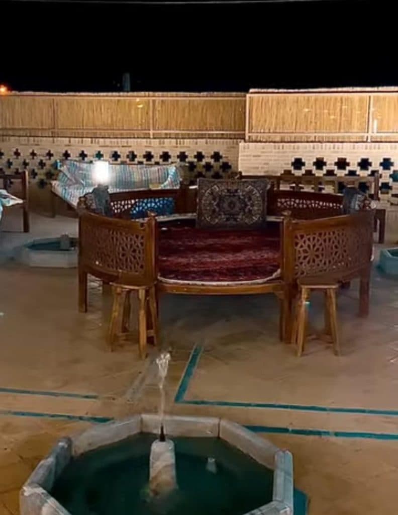 رستوران سنتی رها در بلوار مدرس یزد