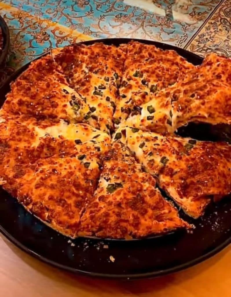 رستوران سنتی رها در بلوار مدرس یزد