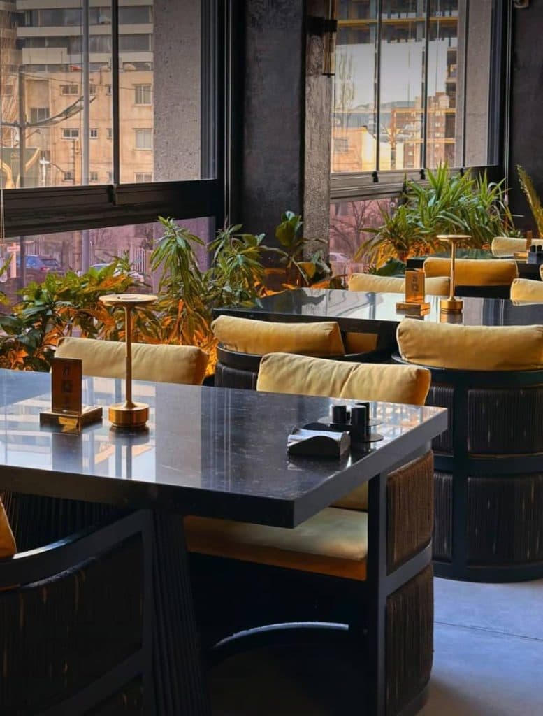 کافه رستوران رگنوم در ولیعصر تبریز