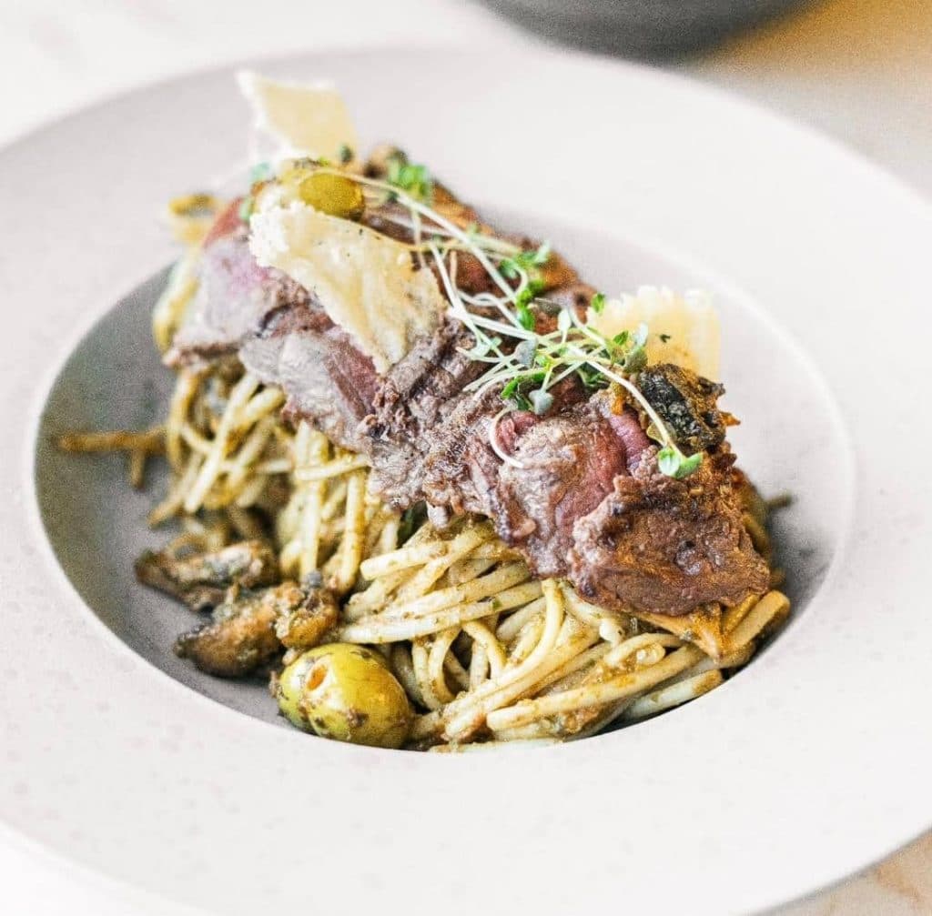 کافه رستوران رگنوم در ولیعصر تبریز