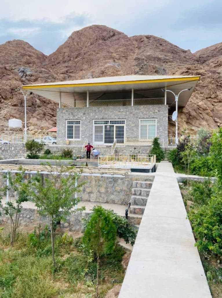 اجاره ویلا سنگی استخردار آرامش کده شابلی در اردکان