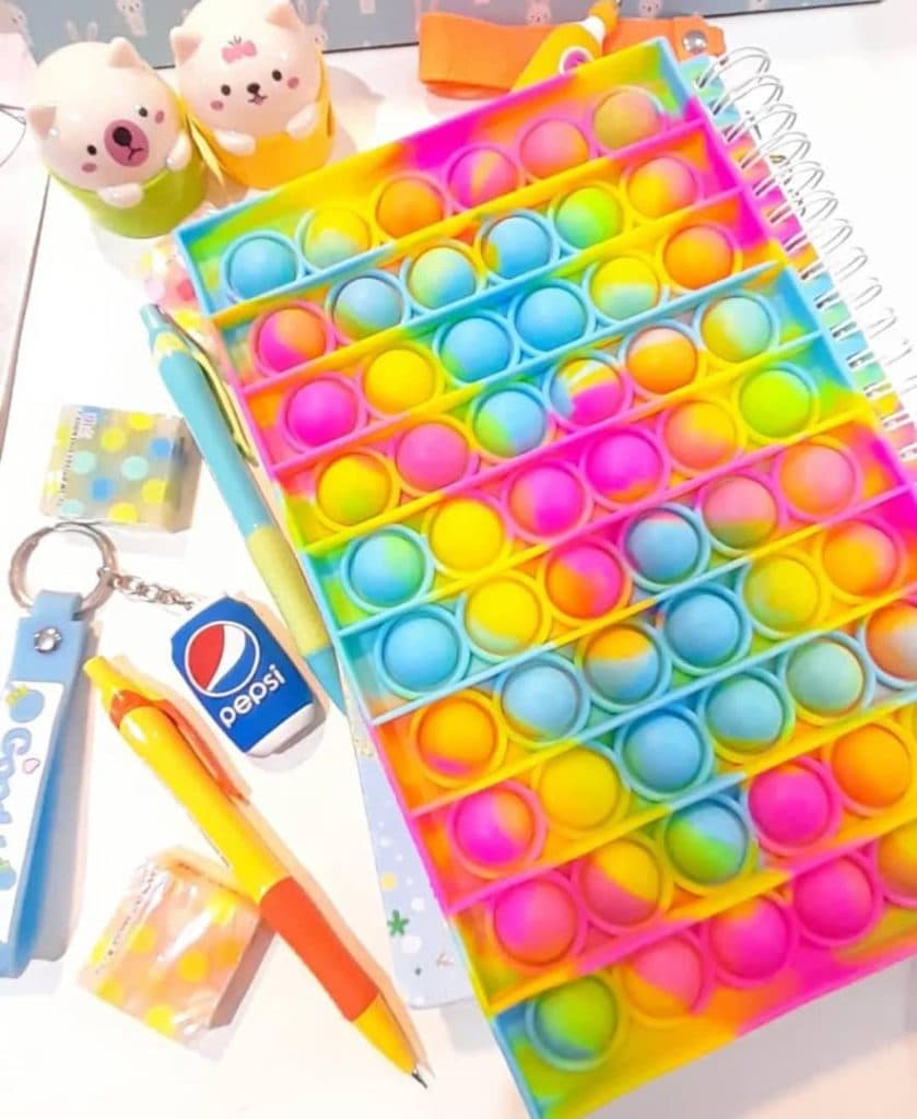 فروشگاه کتاب و لوازم تحریر ناب مارکت صفایی در زنجان