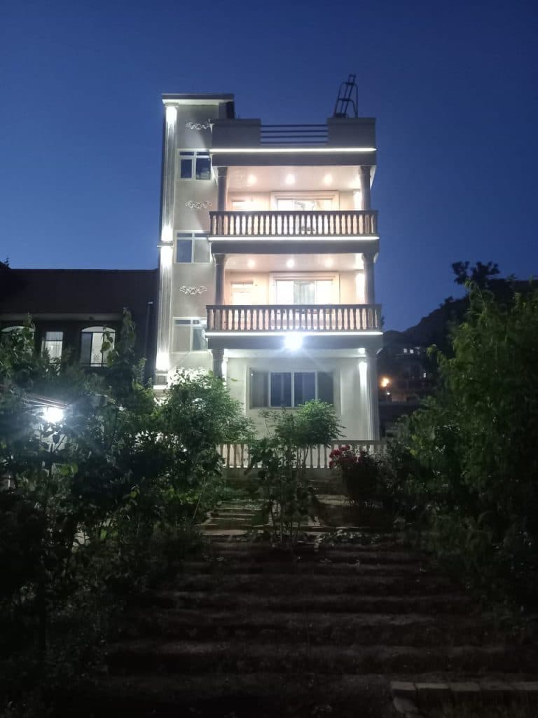 اقامتگاه توریستی سرو در رویین اسفراین