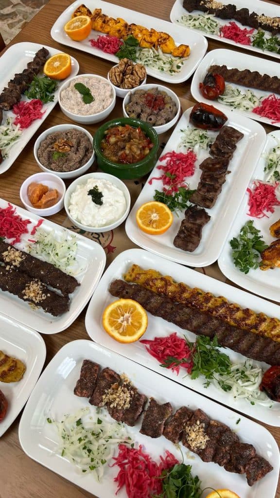 رستوران سنتی انارترش در رشت