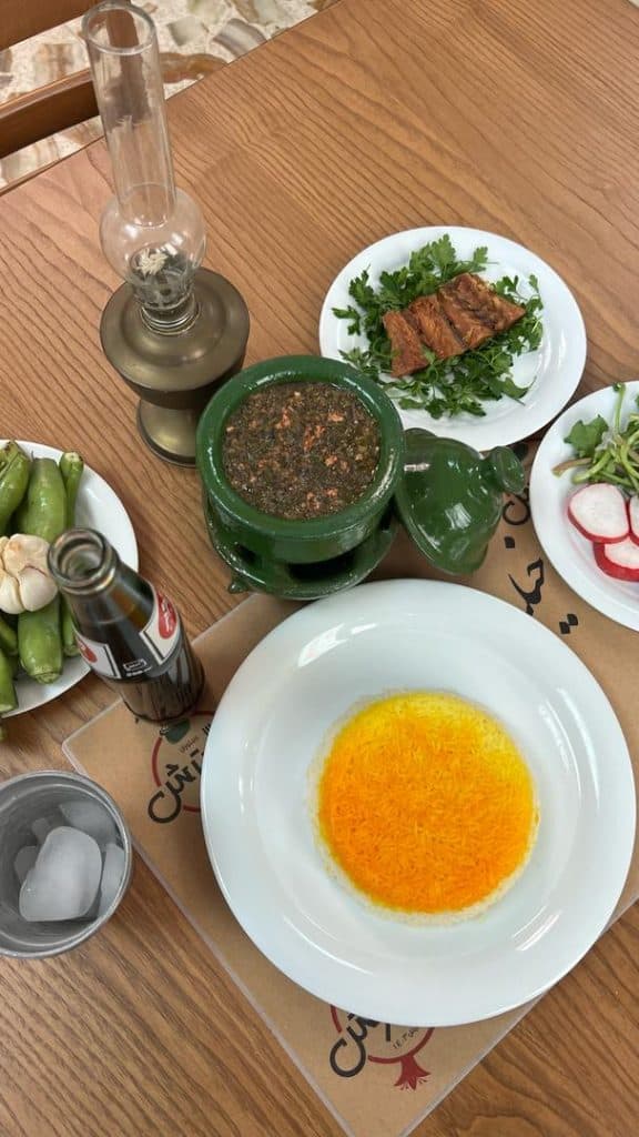 رستوران سنتی انارترش در رشت