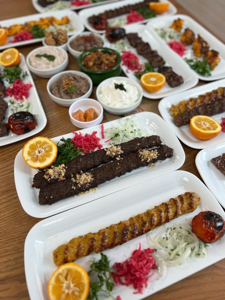 رستوران سنتی انارترش در رشت