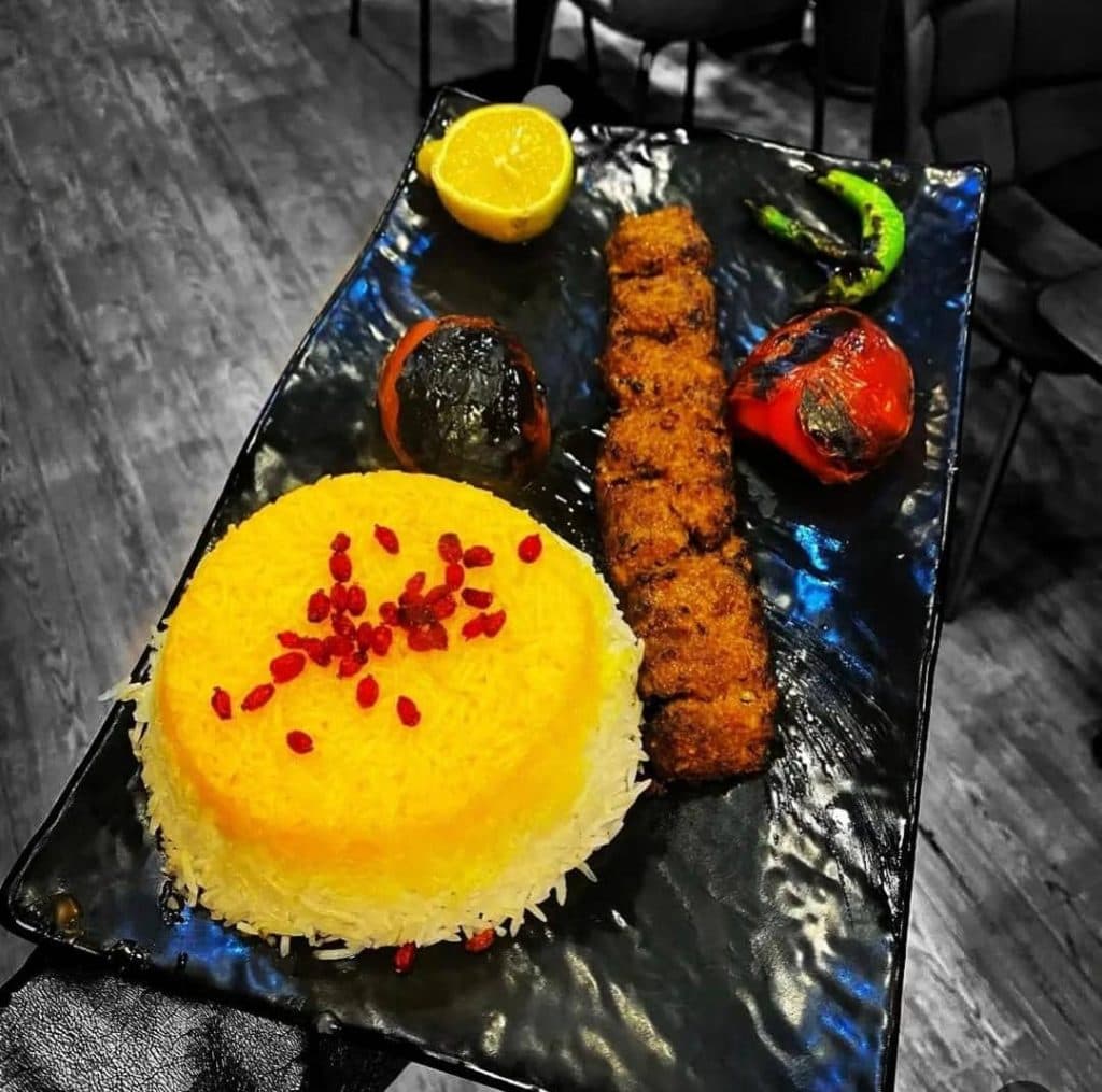 کافه رستوران مادو در جاده سرو ارومیه