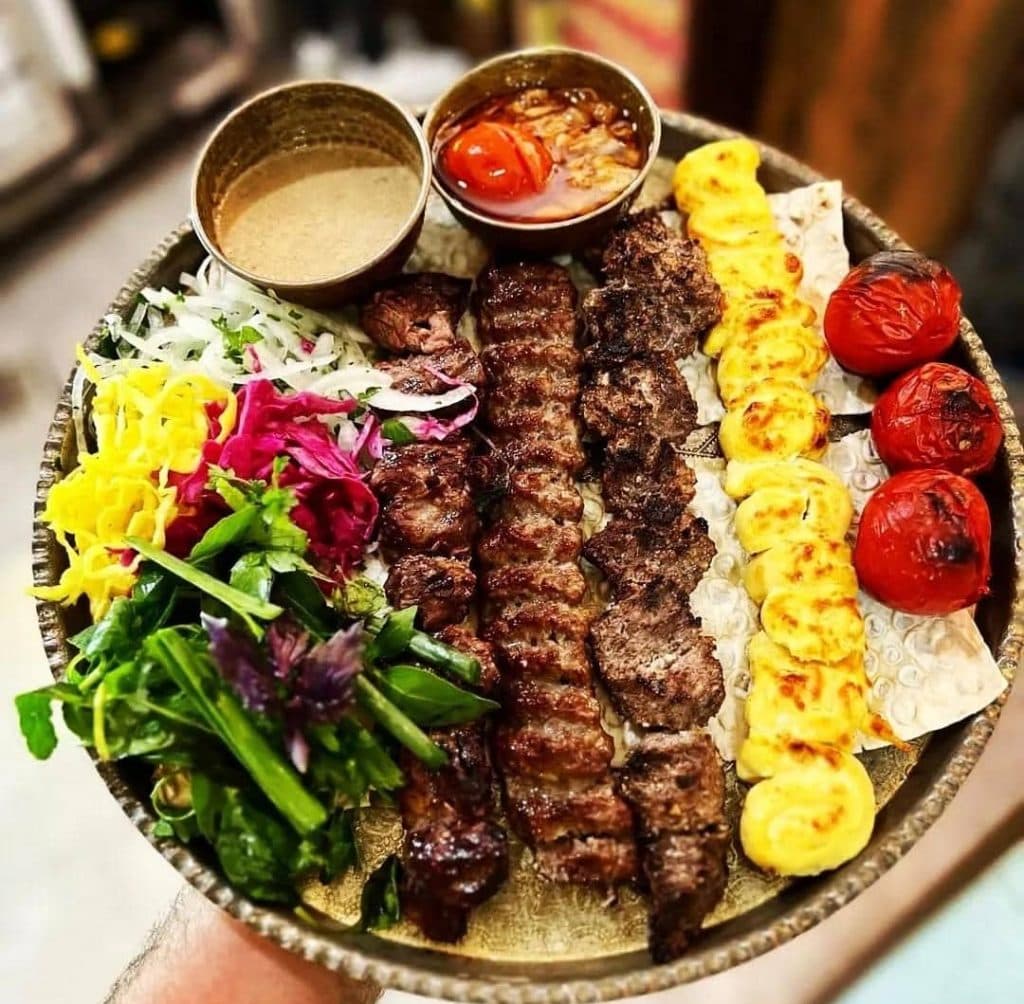 کافه رستوران مادو در جاده سرو ارومیه