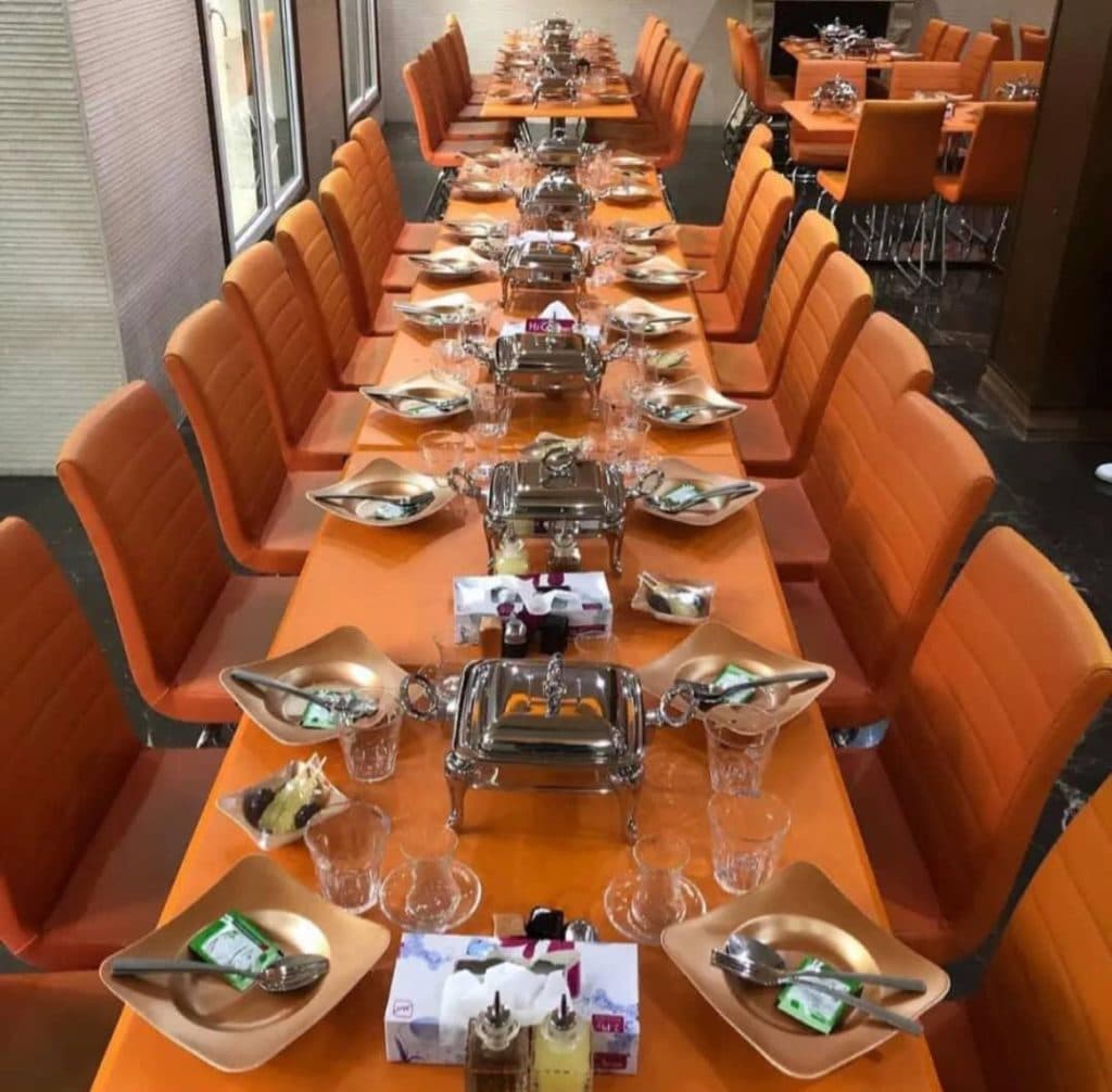 طباخی پنج ستاره نارنج در جاده فشم