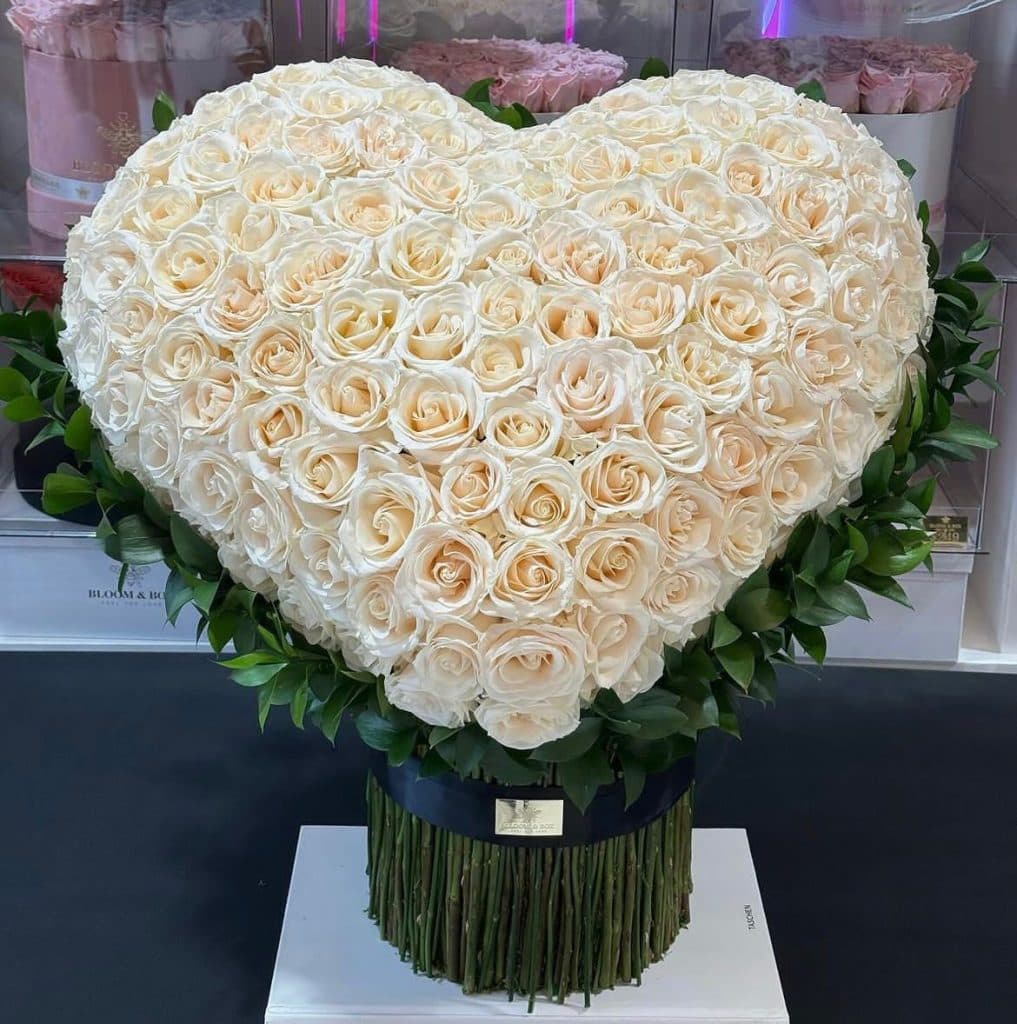 گل فروشی ریشه بهروز در خیام مشهد