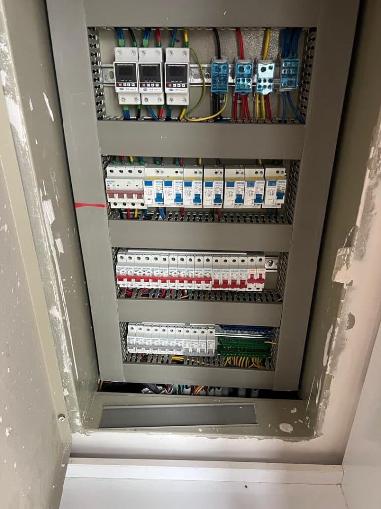 برقکاری ساختمان گروه فنی مهندسی وهاب عباسی تنکابن