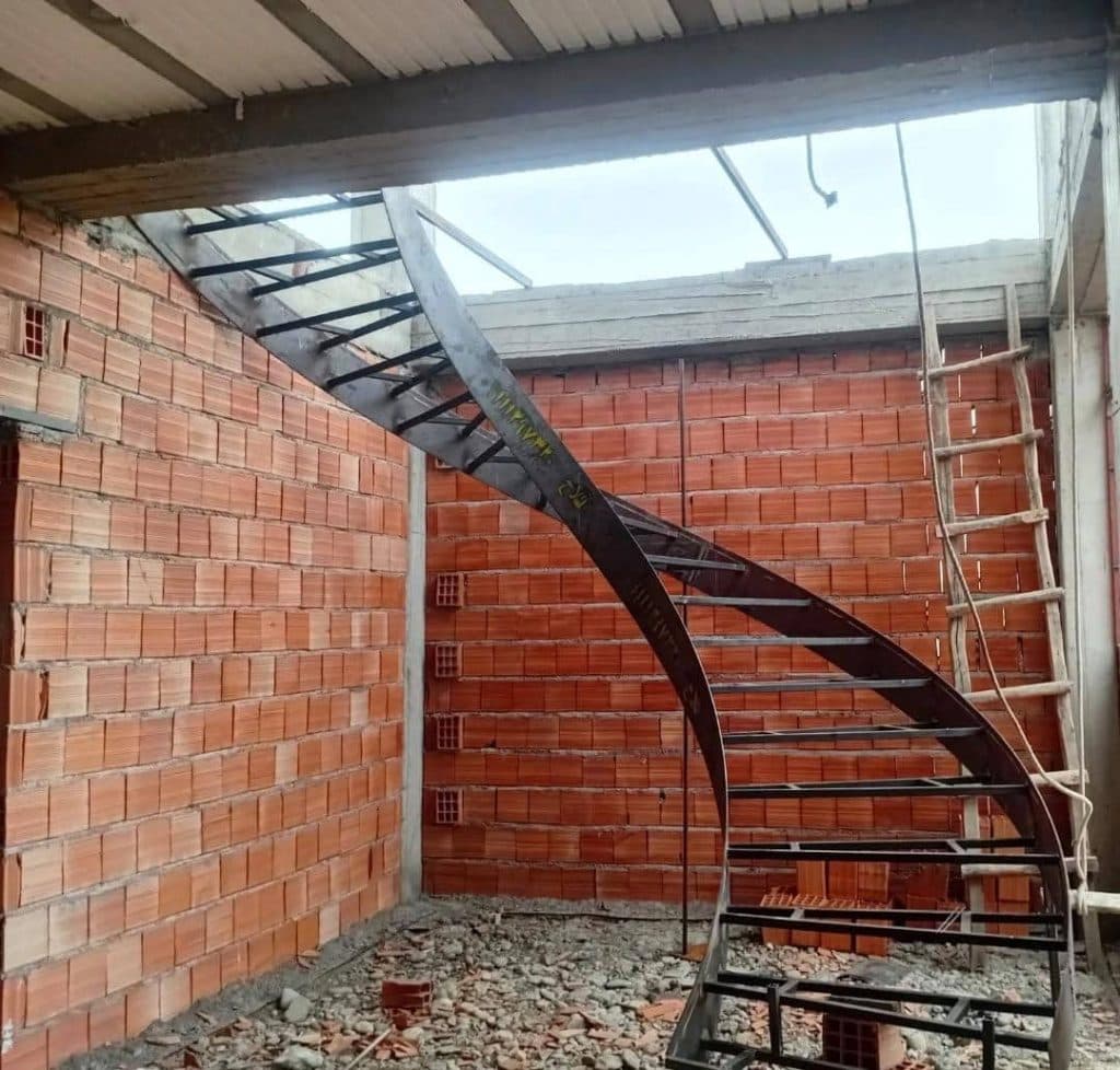 ساخت و نصب پله گرد فلزی و معلق فلاح جانبازان قائمشهر