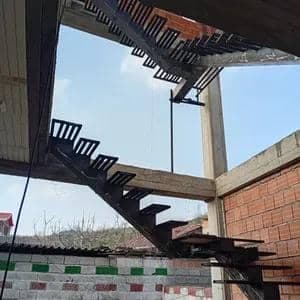 ساخت و نصب پله گرد فلزی و معلق فلاح جانبازان قائمشهر
