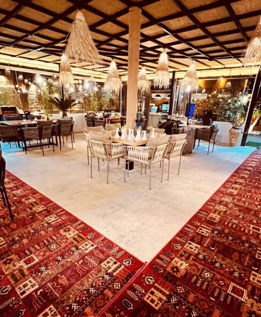 کافه رستوران اپسای لند در کازرون