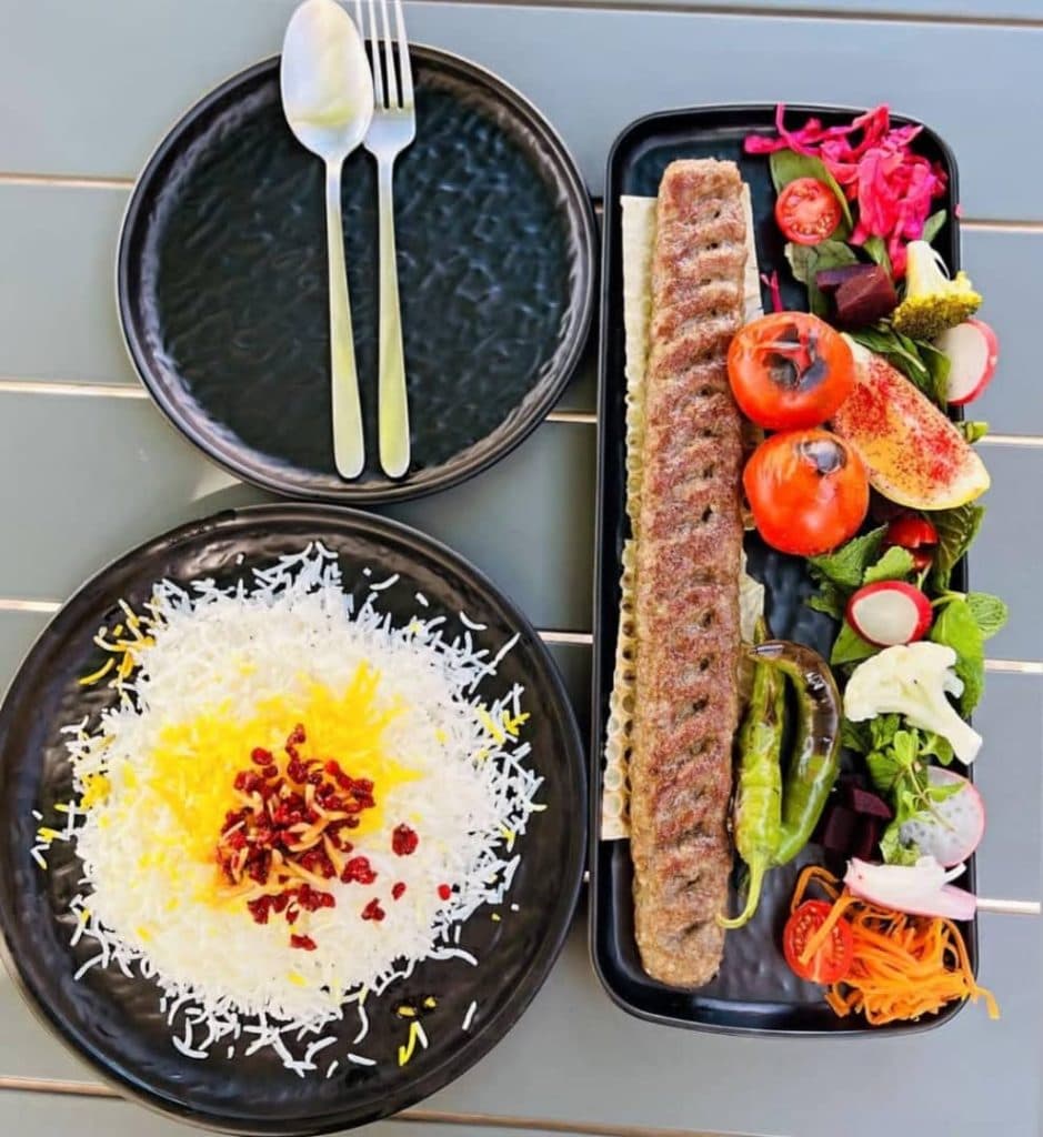 کافه رستوران اپسای لند در کازرون