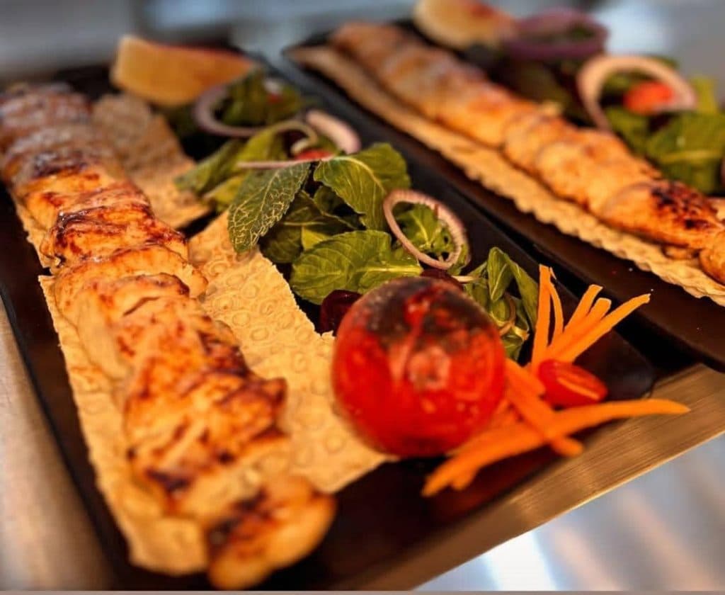 کافه رستوران اپسای لند در کازرون