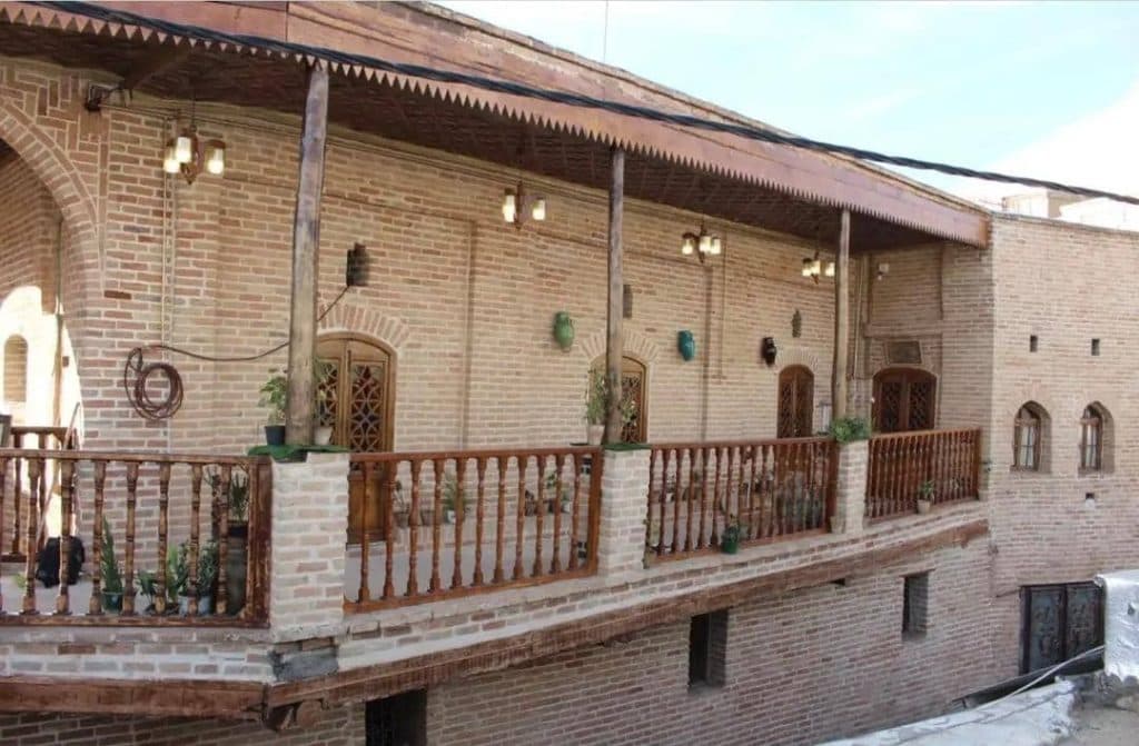 اقامتگاه سنتی شبانه روزی حاج لطف اله در تویسرکان