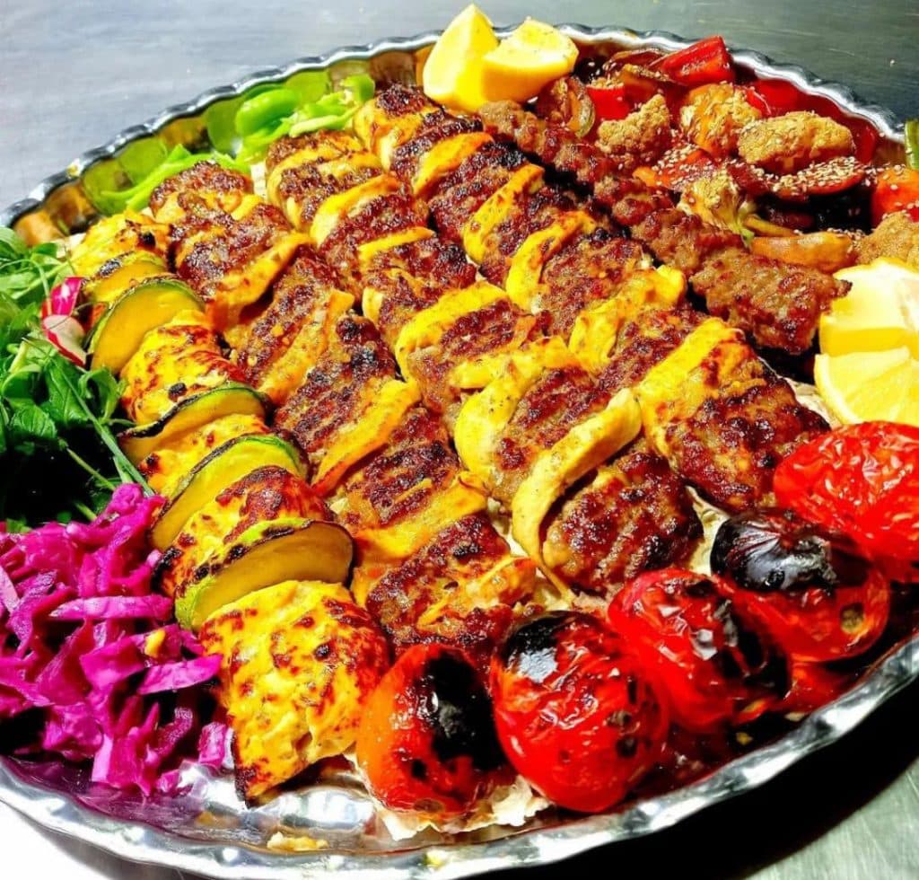 رستوران مهستان در میدان حافظ شهریار