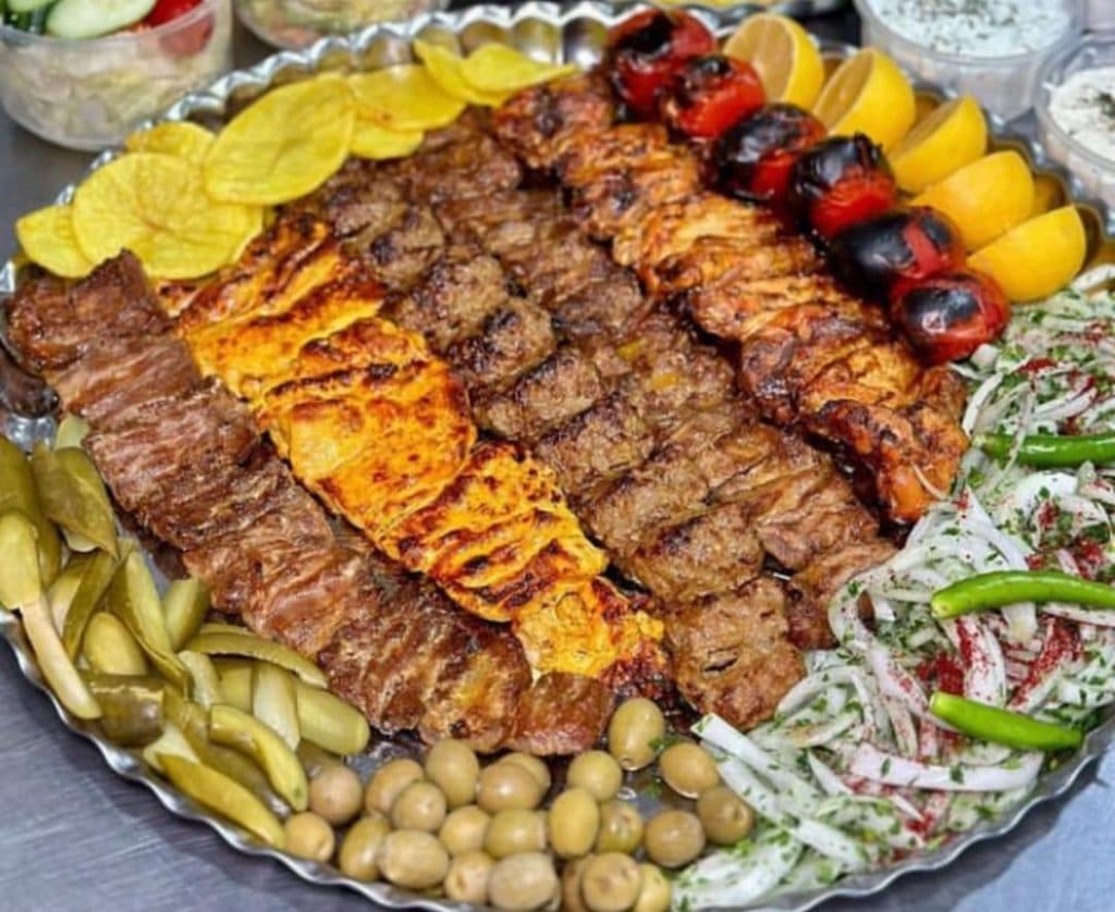 رستوران مهستان در میدان حافظ شهریار