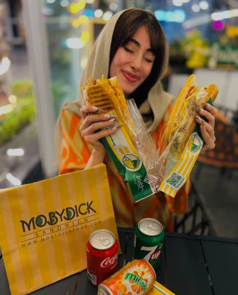 فست فود موبیدیک در بندرانزلی