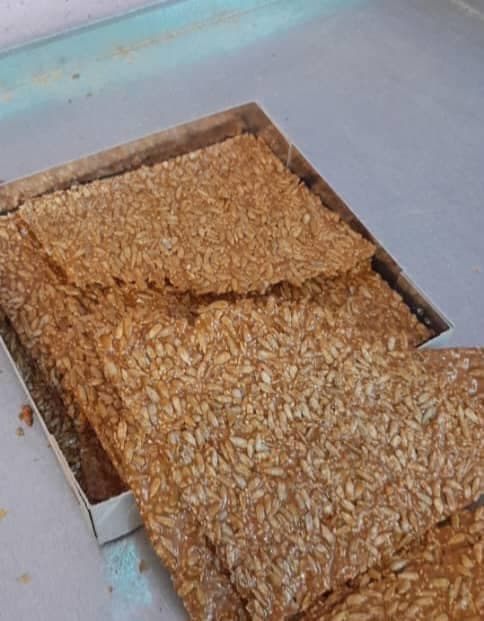 تولید سوهان عسلی و کنجدی آنا در اصفهان