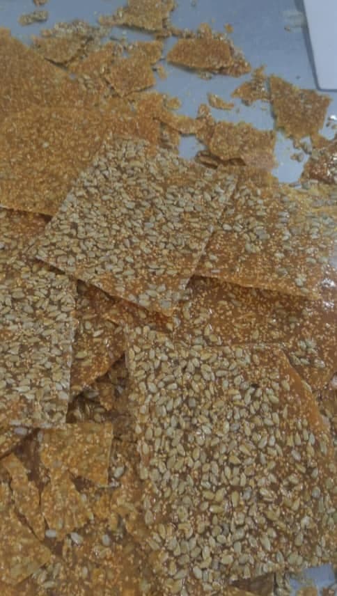 تولید سوهان عسلی و کنجدی آنا در اصفهان