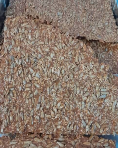 تولید سوهان عسلی و کنجدی آنا در اصفهان